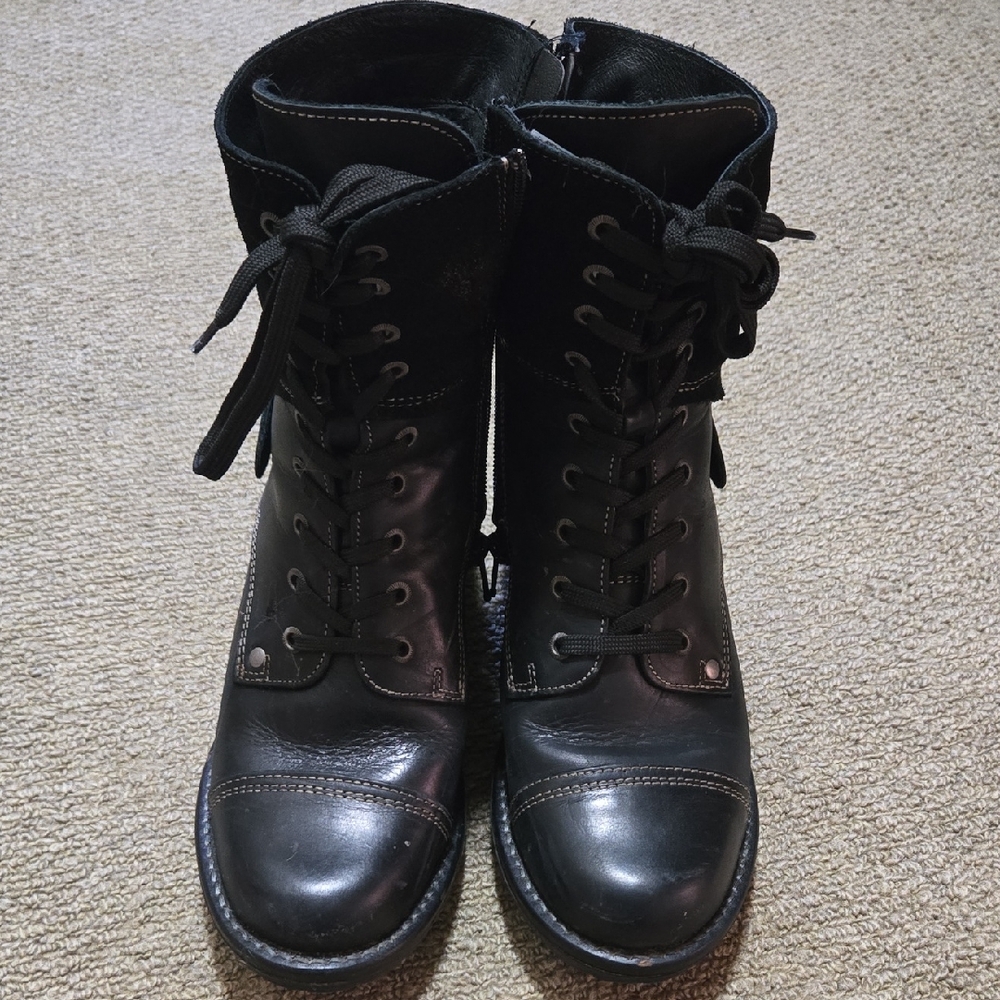 Taos Crave Women's Black Lace-Up Boots